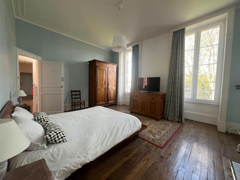 Вилла La Demeure De Margot - 24 Couchages Villeneuve-sur-Yonne Экстерьер фото