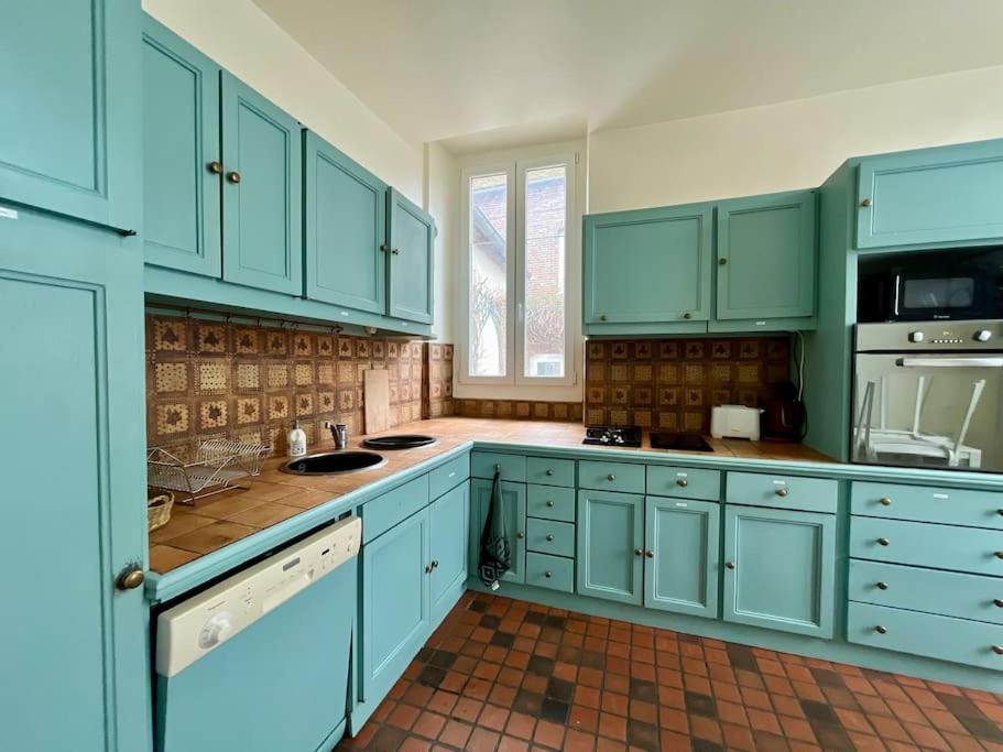 Вилла La Demeure De Margot - 24 Couchages Villeneuve-sur-Yonne Экстерьер фото