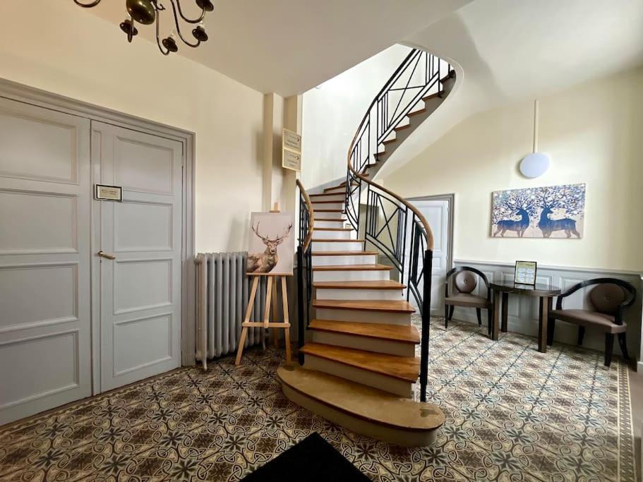 Вилла La Demeure De Margot - 24 Couchages Villeneuve-sur-Yonne Экстерьер фото